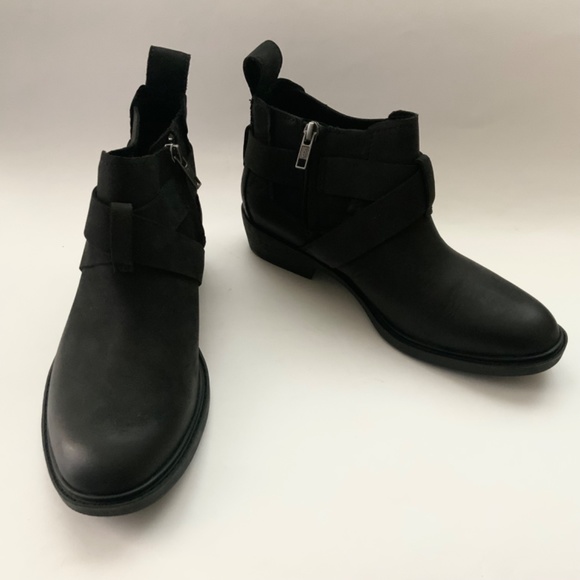 UGG Wylma Black Oiled Leather Moto Booties 1113422 Buckle Western Ankle Boots 7 - Picture 12 of 14